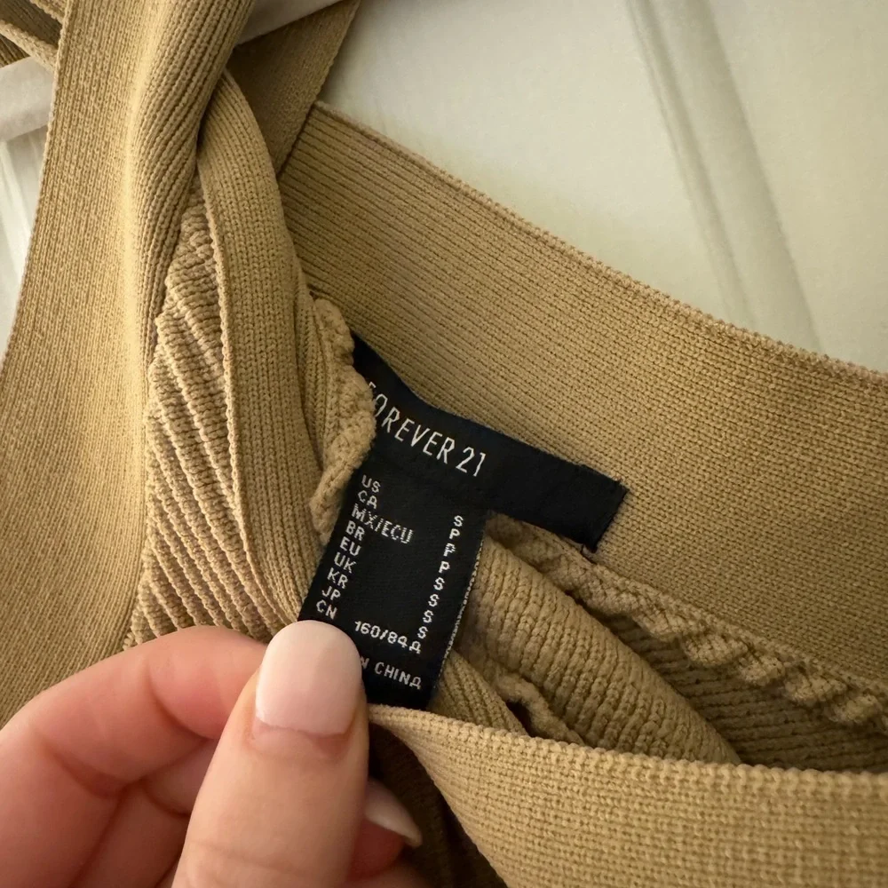 Forever 21 Halter Ribbed Tank - Picture 2 of 3